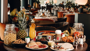 Petit-déjeuner au restaurant de l'hôtel Nivelles-Sud